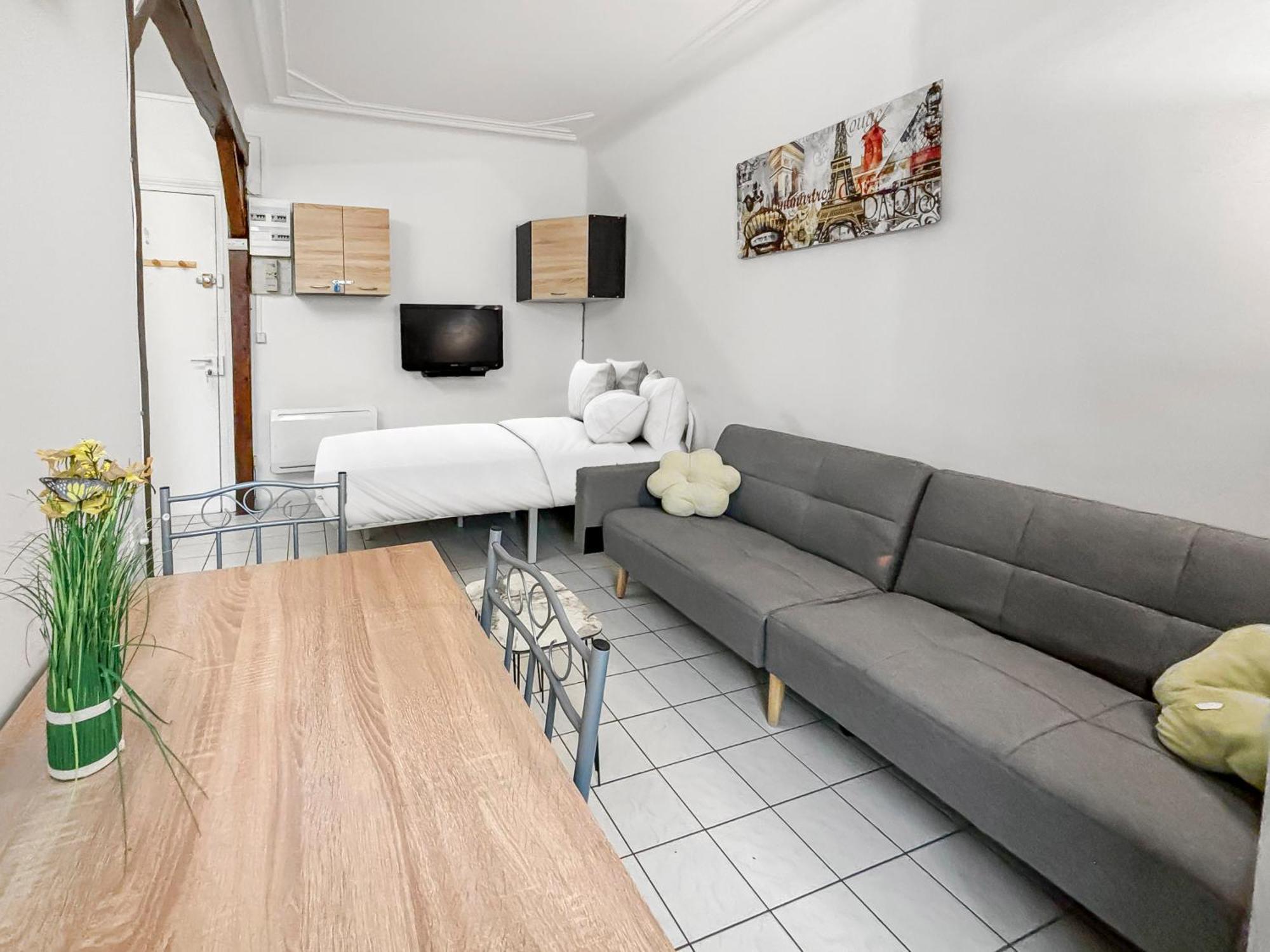 Le De Apartment *